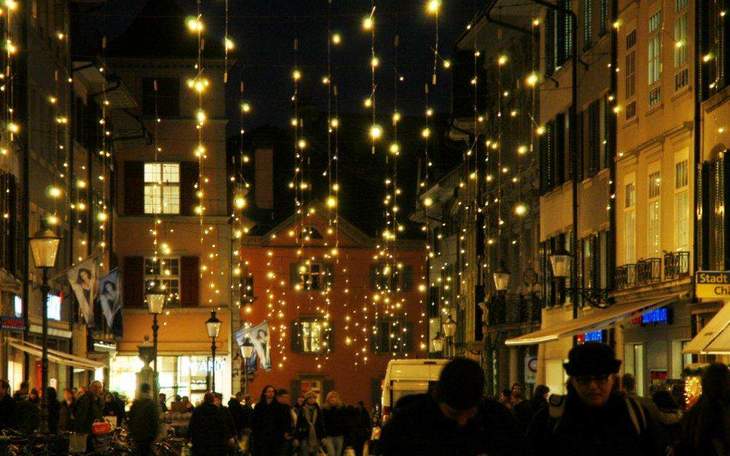 Solothurner Weihnachtsbeleuchtung bei Nacht