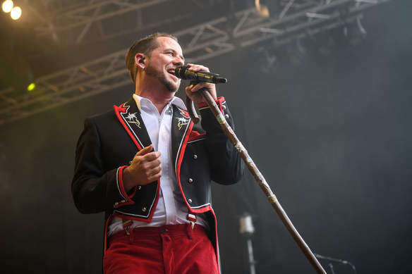 Sänger am Konzert in Etziken