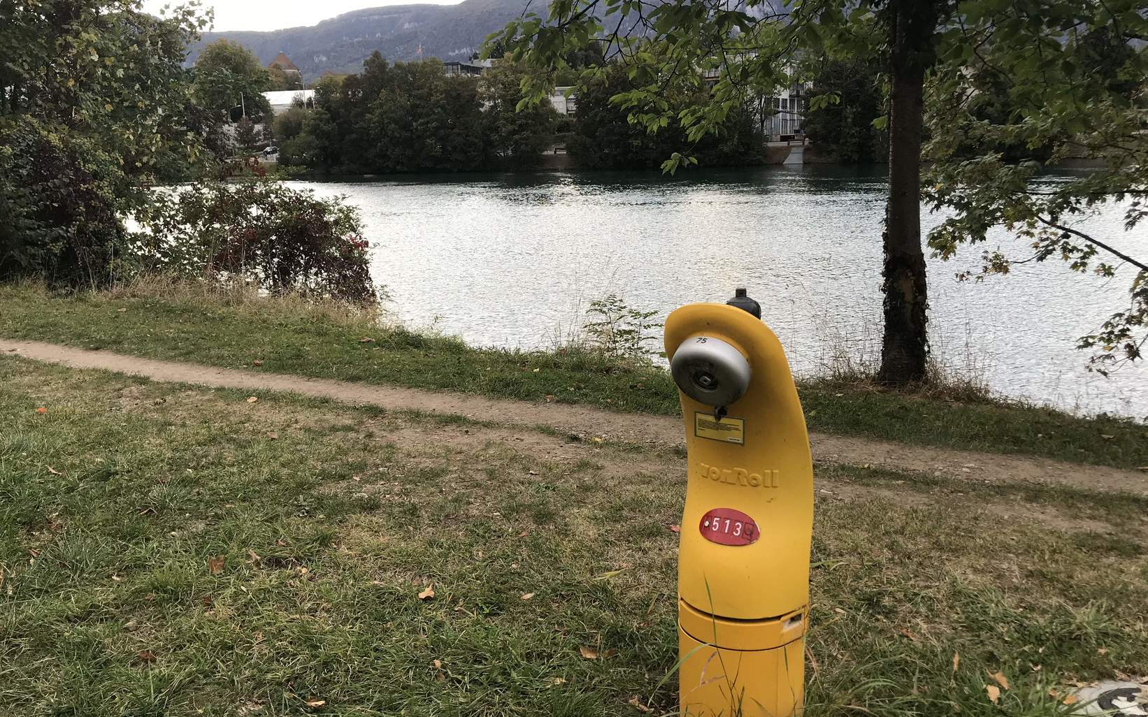 Seitenansicht eine gelben Hydranten in Solothurn
